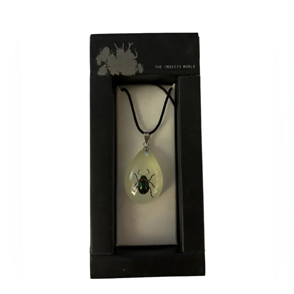 Adjustable Necklace with Shining Leaf Beetle Resin Casted in Clea…